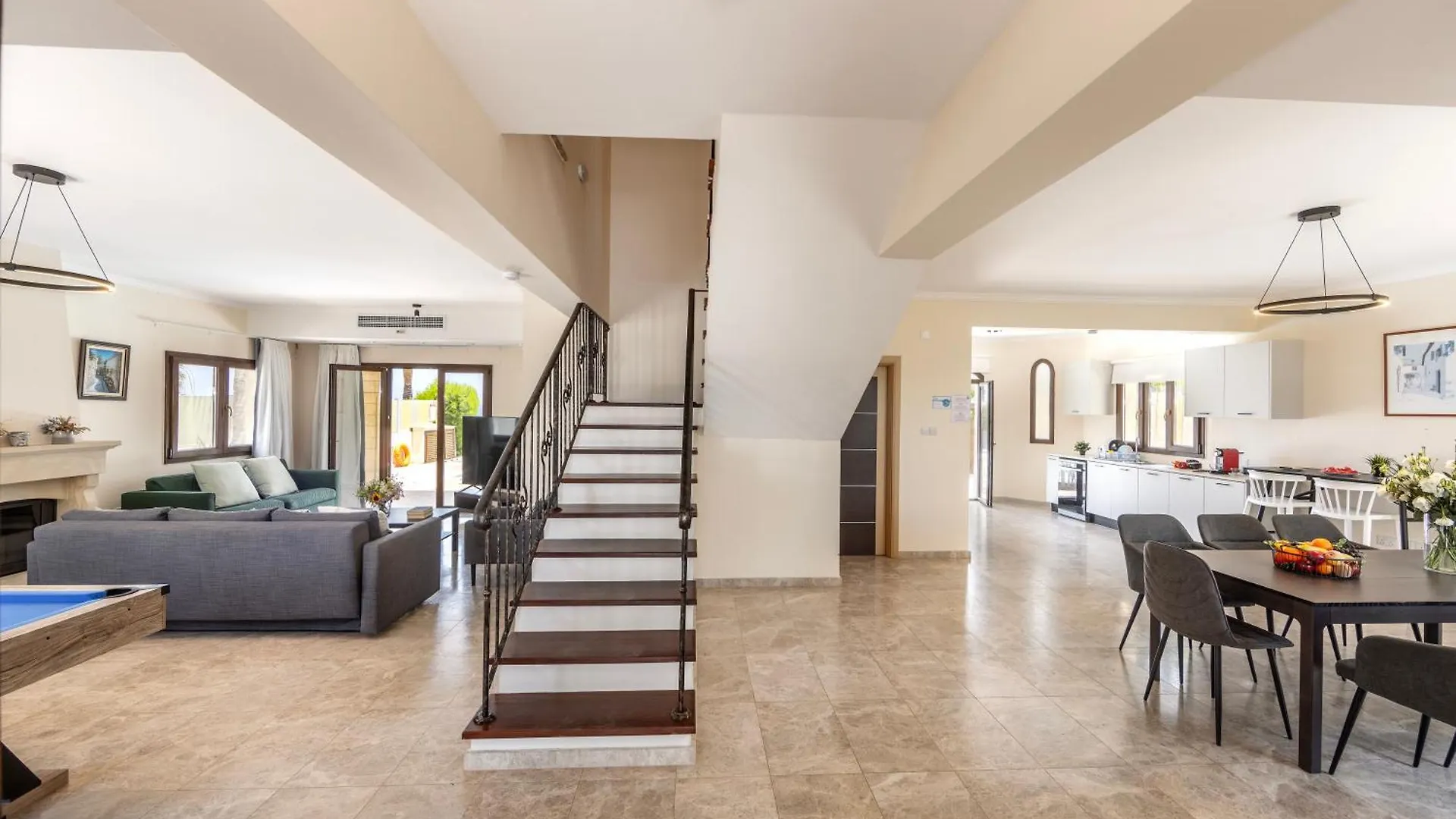 Villa Sunnyvillas: 4Br Seafront Villa*Private Pool*Bw44 Protaras